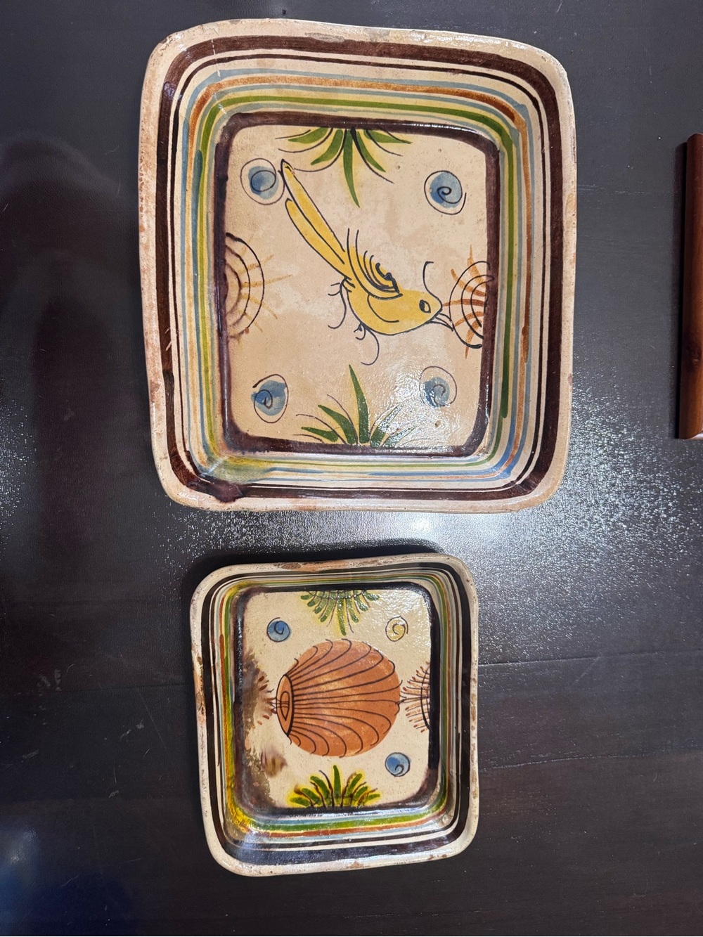 SET OF 2 VINTAGE MEXICAN FOLK ART POTTERY GRADUATED SIZE BAKING TRAYS